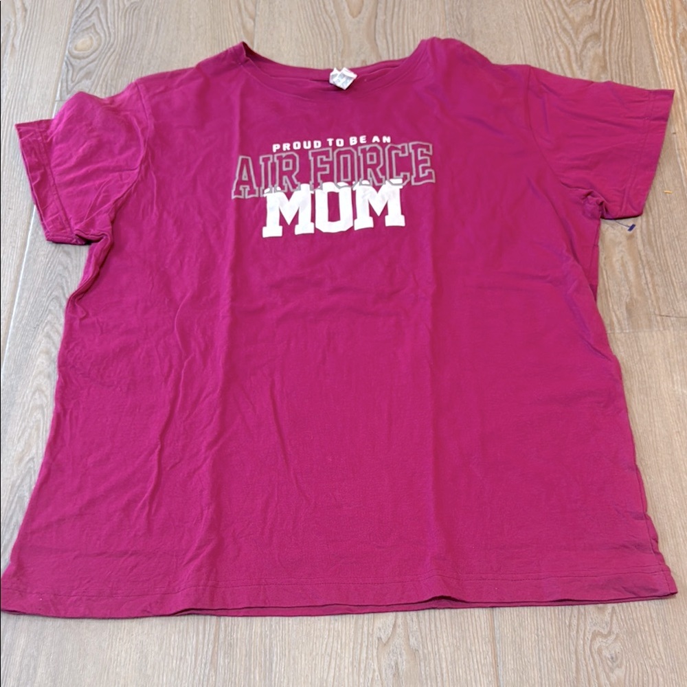 Proud To Be An Air Force Mom T Shirt XL